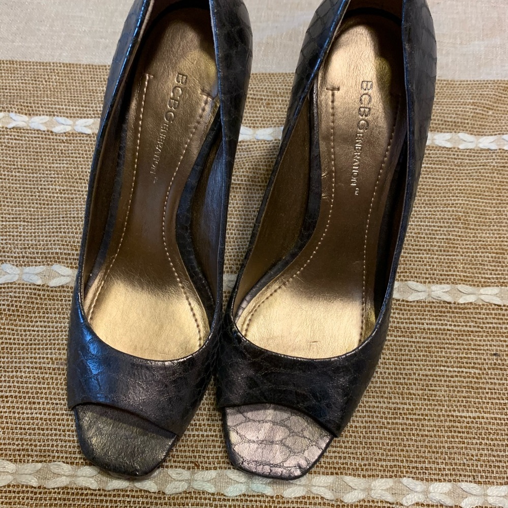 BCBGeneration lovely heels- ladies size 6.5